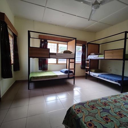 Tumi Hostel Kumasi Buitenkant foto