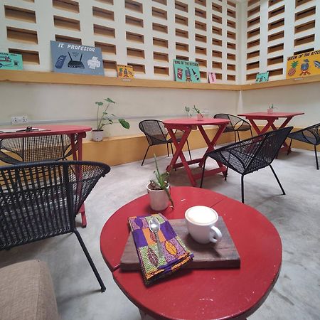 Tumi Hostel Kumasi Buitenkant foto