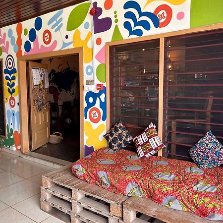 Tumi Hostel Kumasi Buitenkant foto