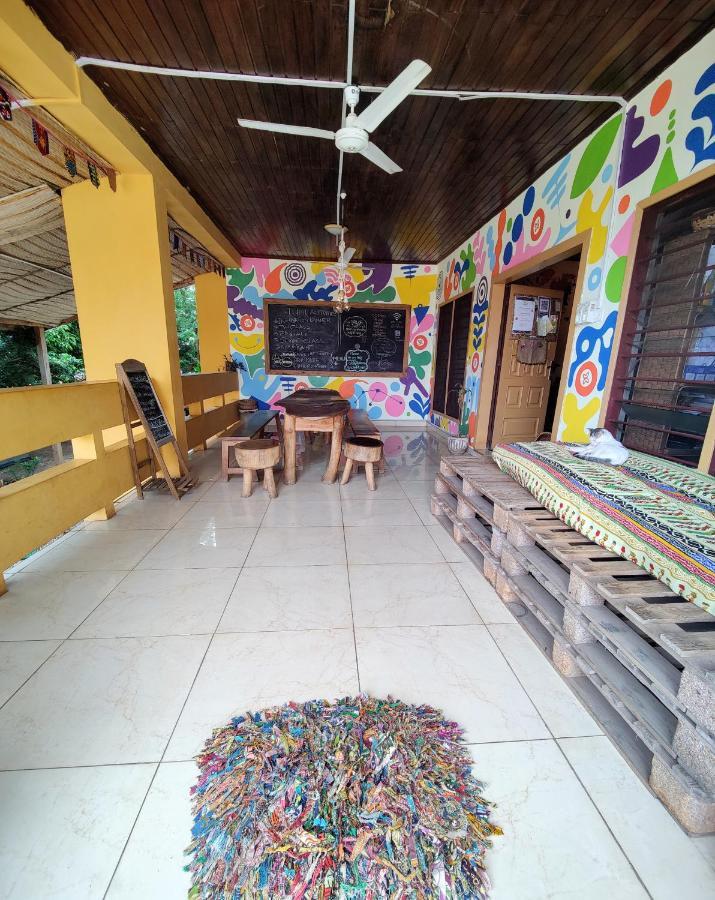 Tumi Hostel Kumasi Buitenkant foto