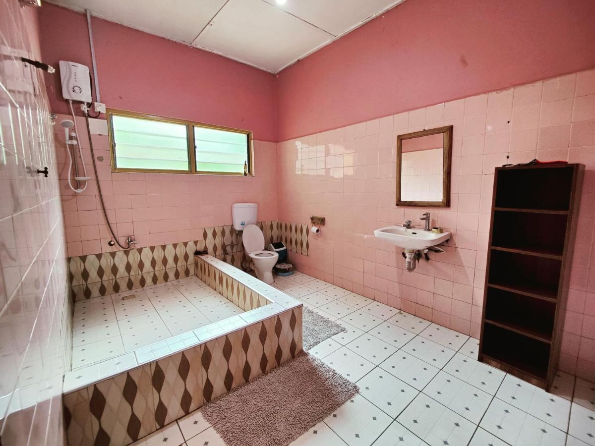 Tumi Hostel Kumasi Buitenkant foto