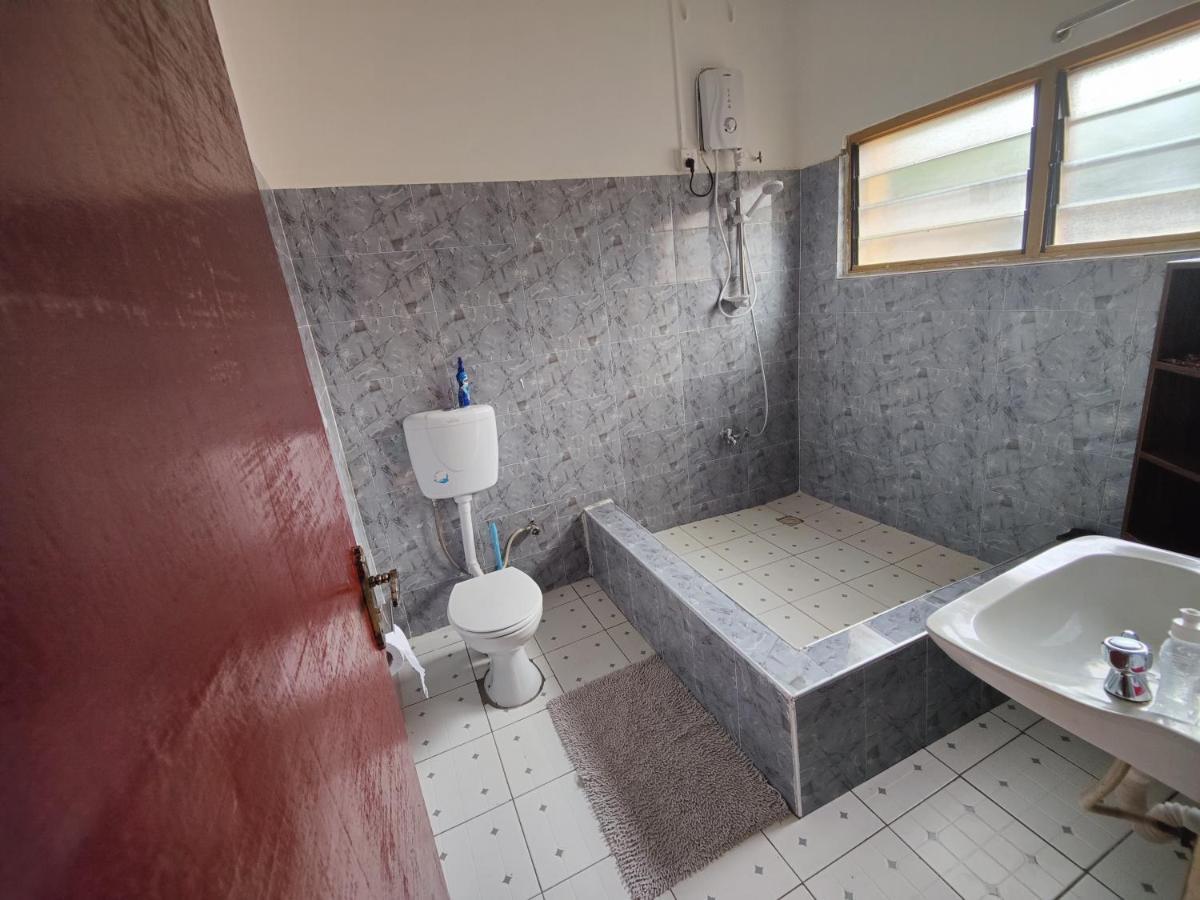 Tumi Hostel Kumasi Buitenkant foto