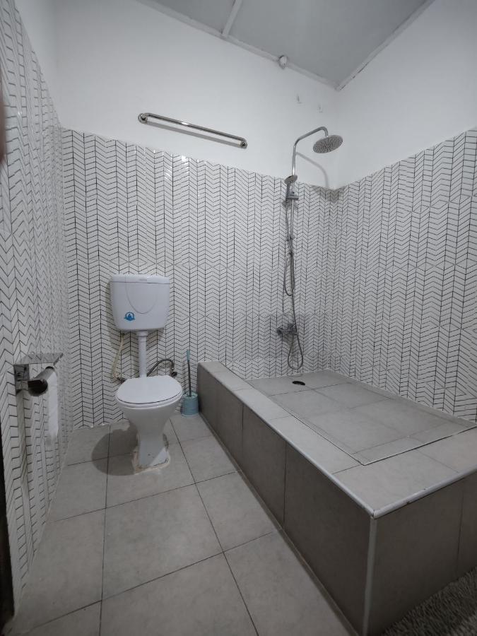 Tumi Hostel Kumasi Buitenkant foto