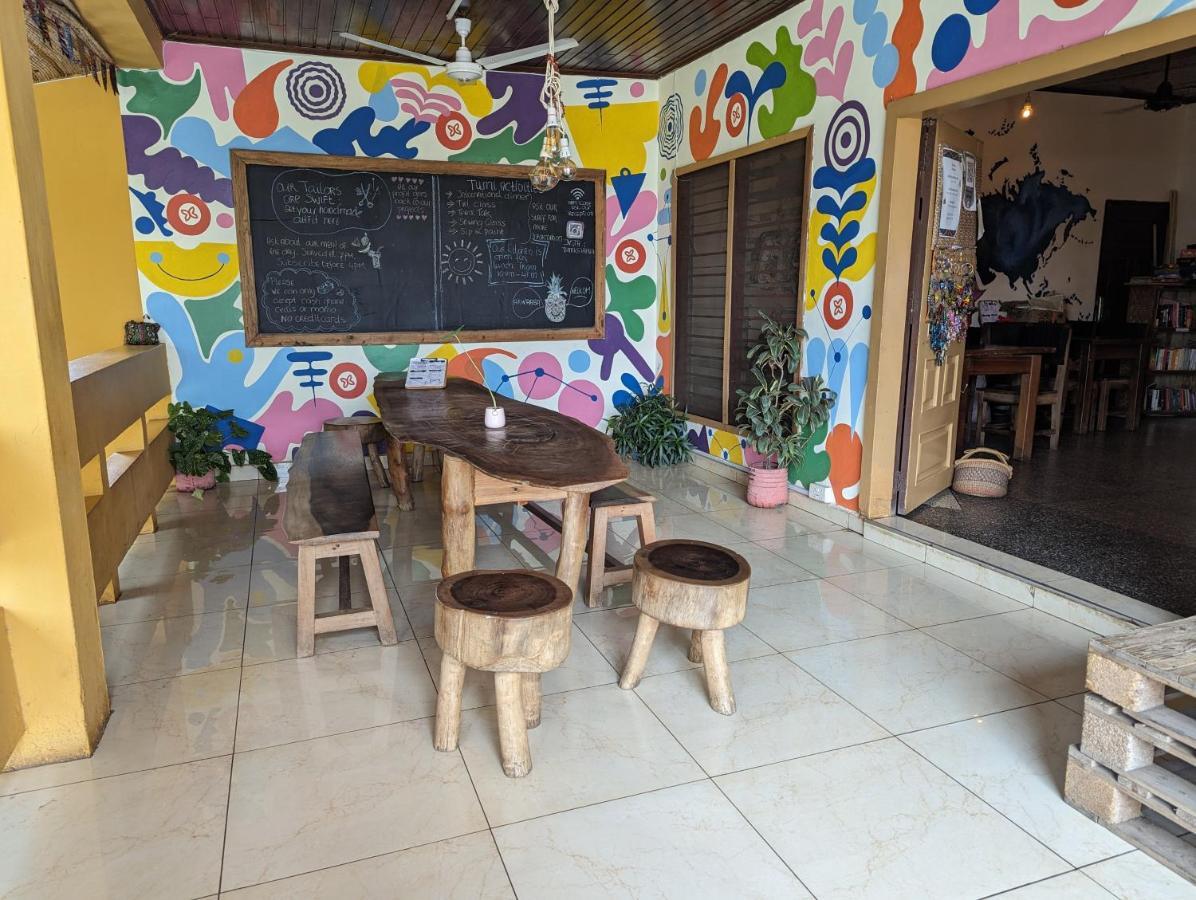 Tumi Hostel Kumasi Buitenkant foto