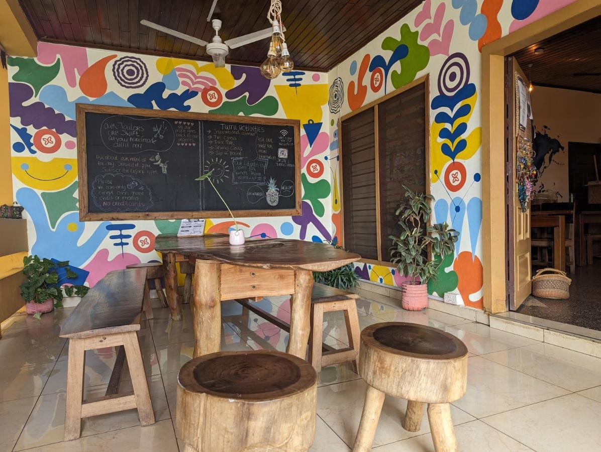 Tumi Hostel Kumasi Buitenkant foto