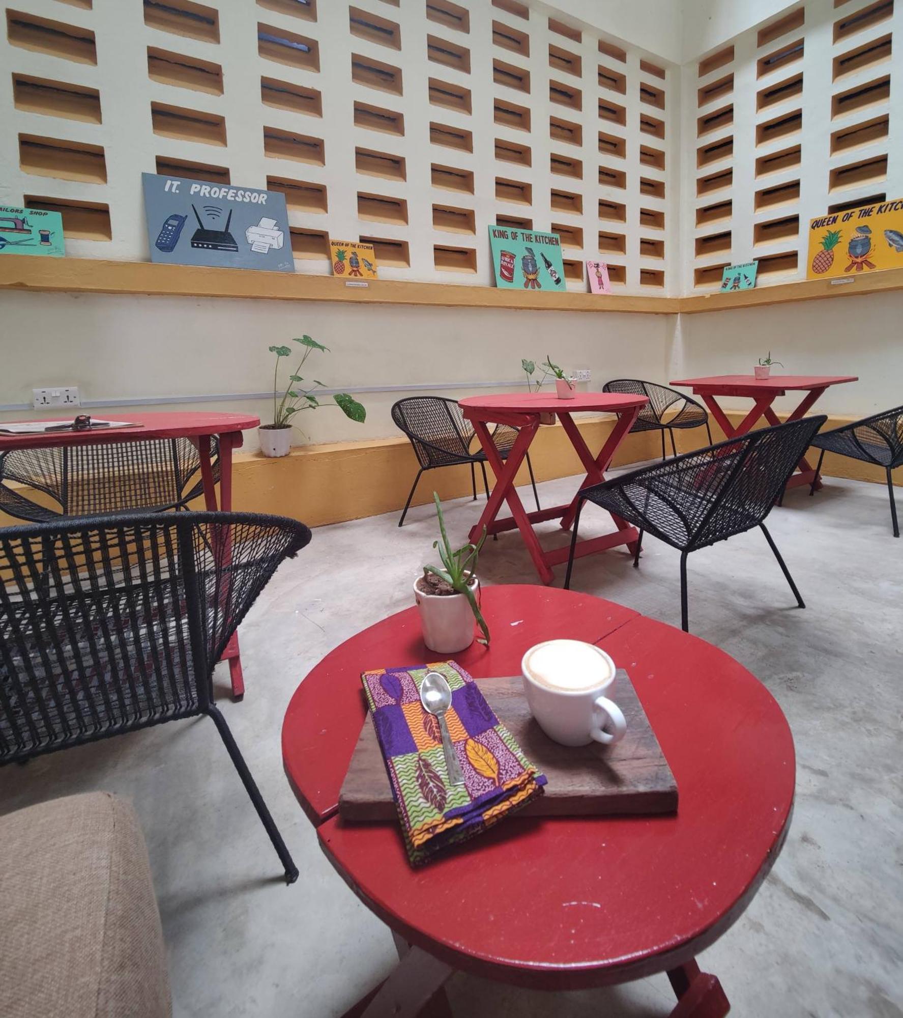 Tumi Hostel Kumasi Buitenkant foto