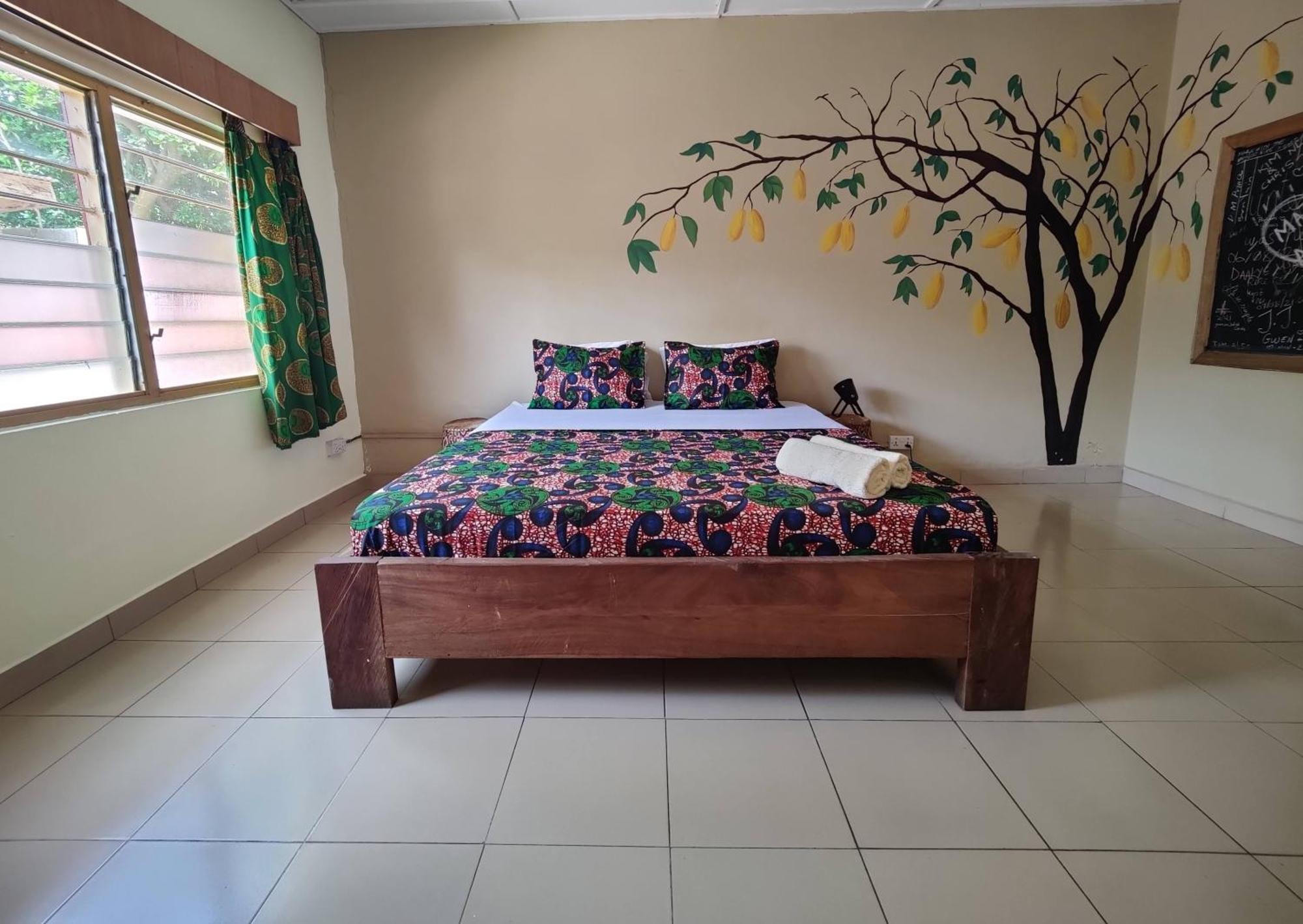 Tumi Hostel Kumasi Buitenkant foto