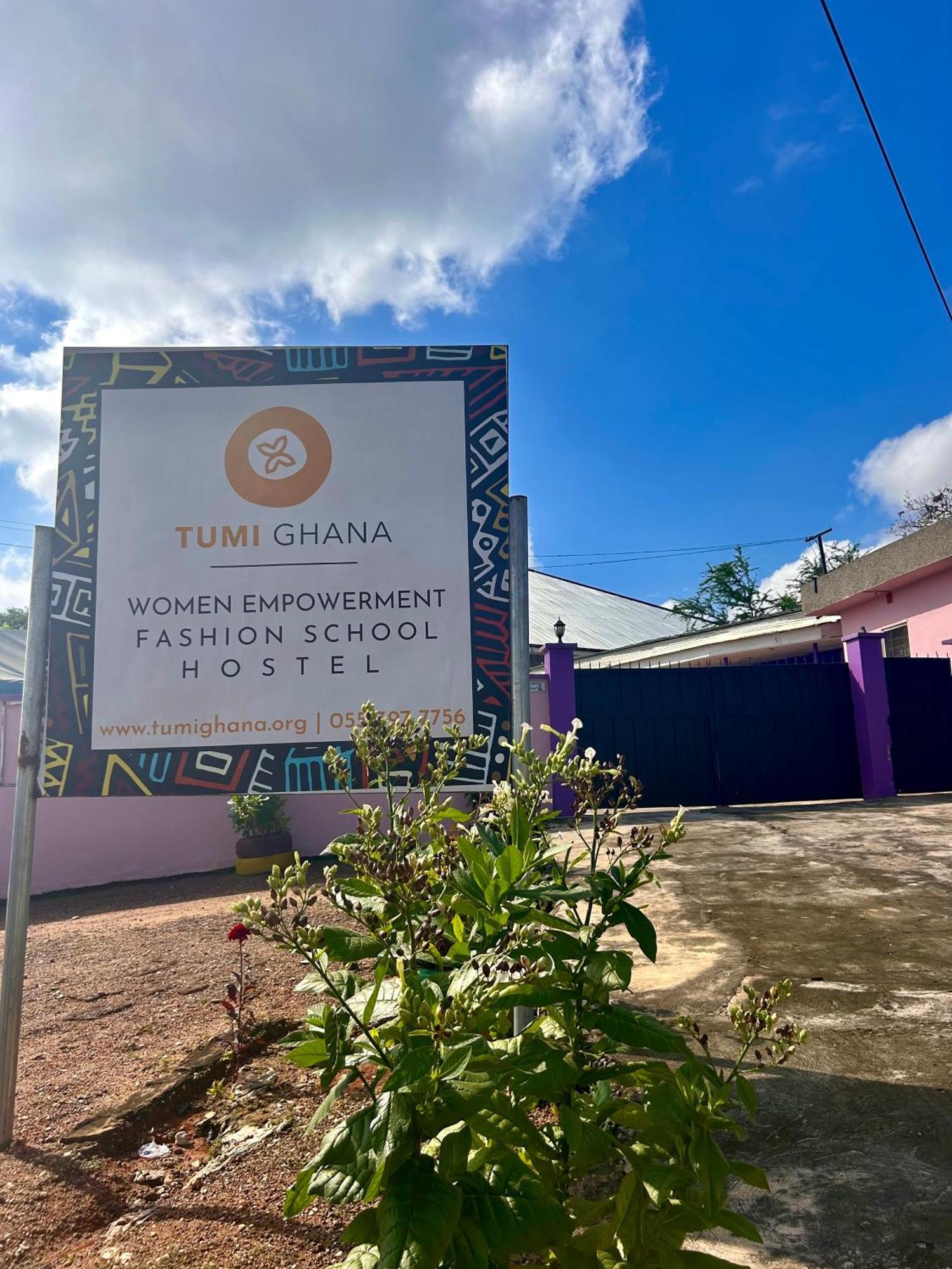 Tumi Hostel Kumasi Buitenkant foto