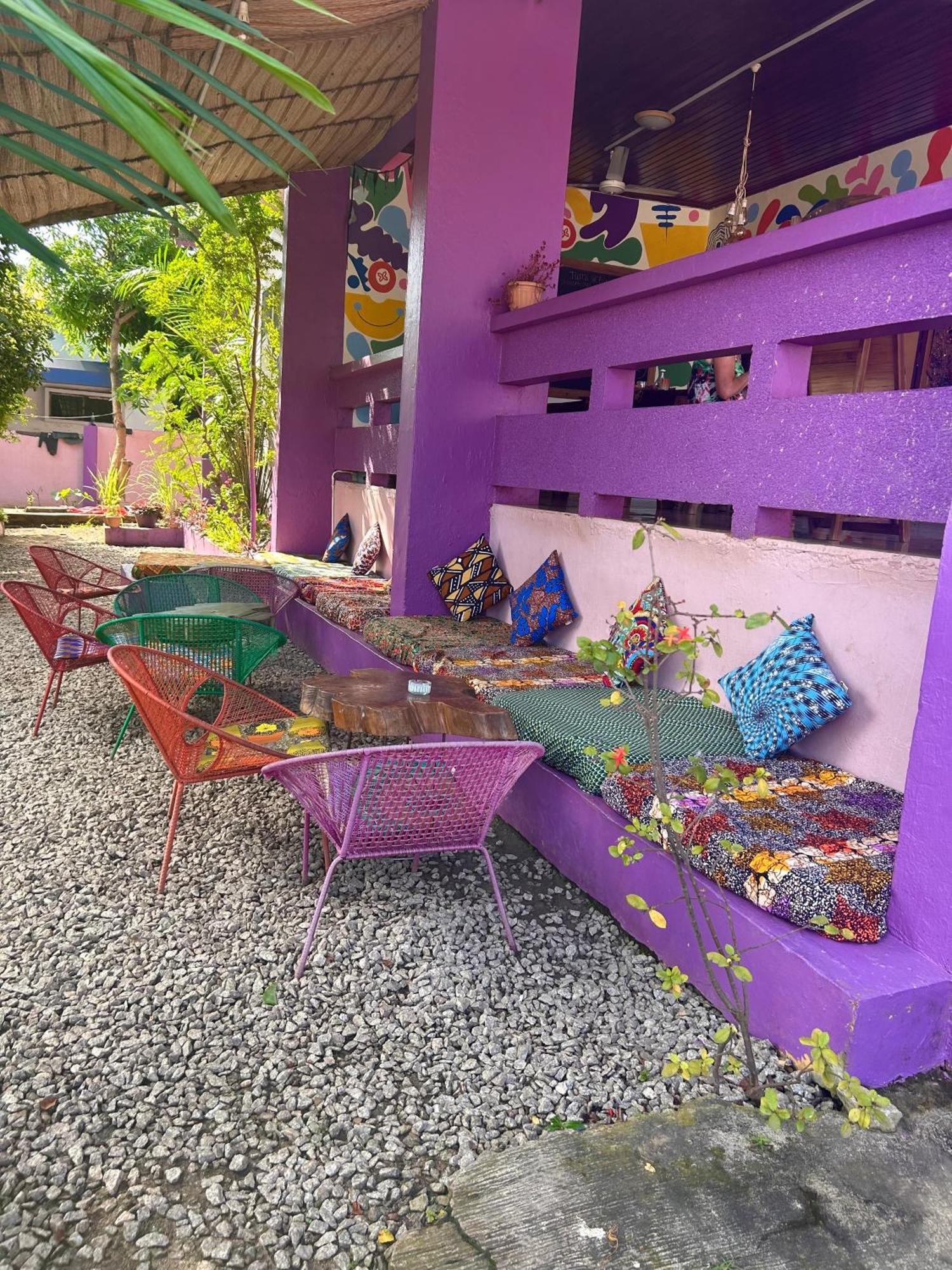 Tumi Hostel Kumasi Buitenkant foto