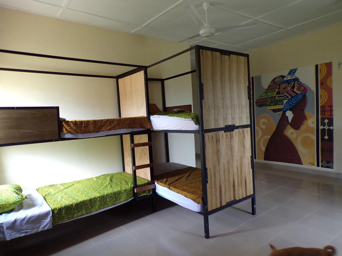 Tumi Hostel Kumasi Buitenkant foto
